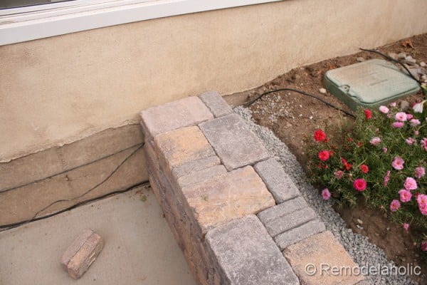 building a curved retaining wall for the backyard from Remodelaholic