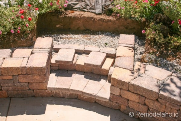 How to build steps into a retaining wall from Remodelaholic
