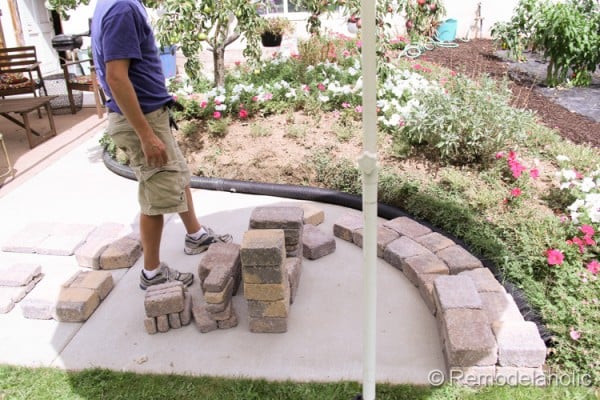 Building a backyard retaining wall by Remodelaholic