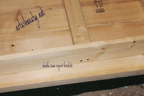 double screwed support brackets on a farmhouse table, featured on Remodelaholic.com