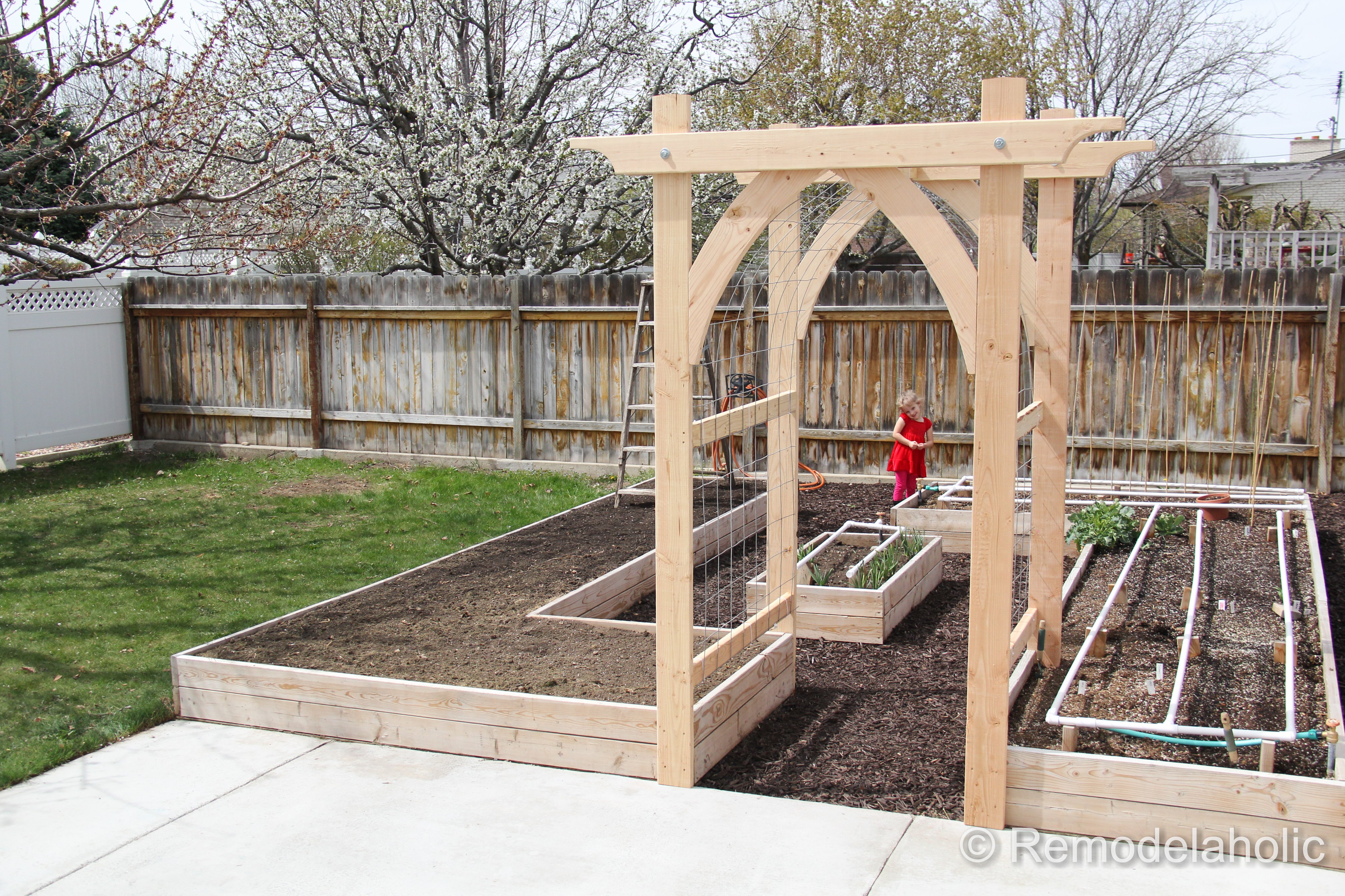 How to Build an Arched DIY Garden Arbor and Plant Trellis – Woodworking Plans