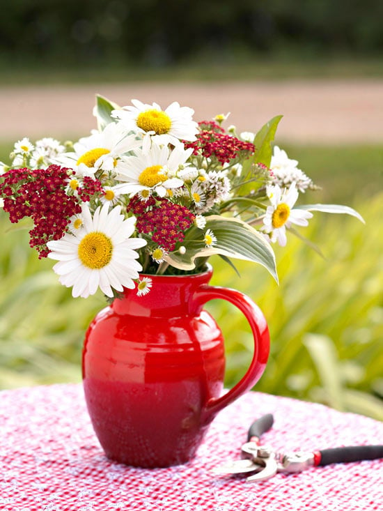5 Tips for Arranging Flowers From the Garden