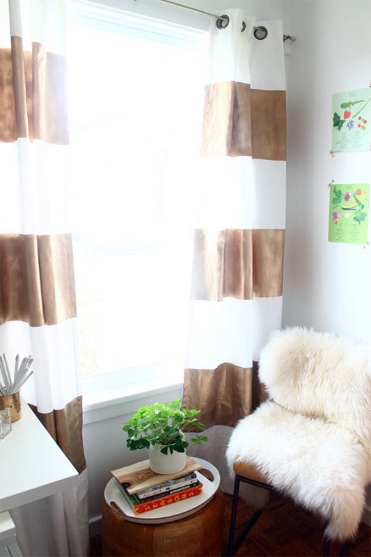 Squirrely Minds - diy gold painted striped curtains - via Remodelaholic