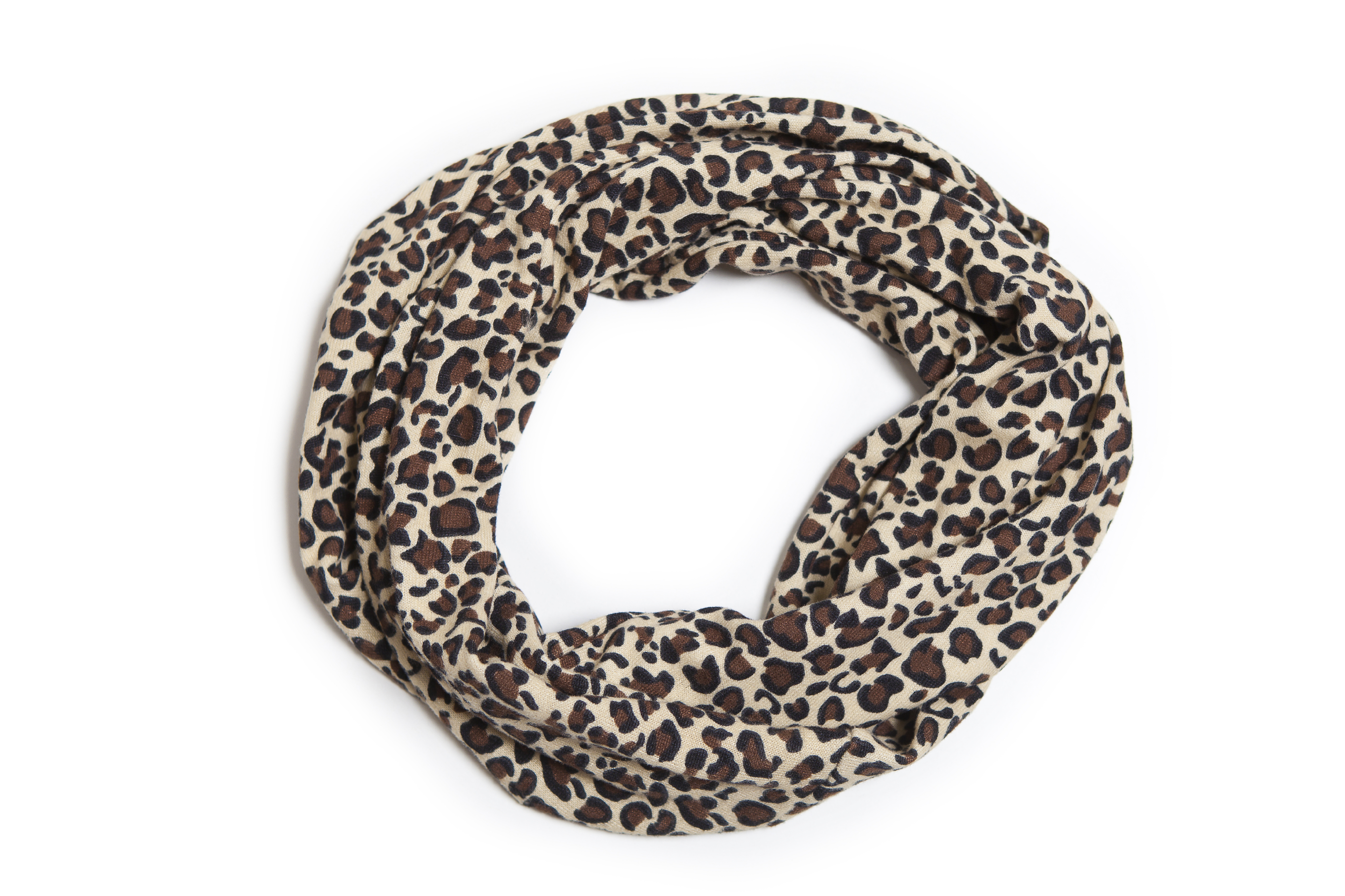 8 Stylish Ways to Wear a Leopard Scarf
