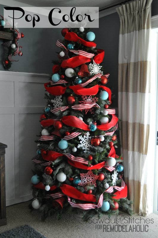How to Decorate a Christmas Tree (like a professional) @Remodelaholic #sawdust2stitches