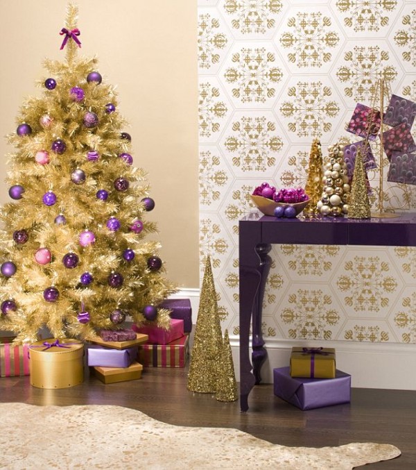 purple and gold christmas tree - Daily Mail via @Remodelaholic