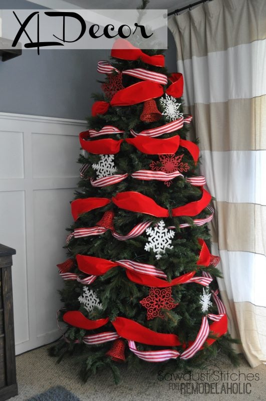 How to Decorate a Christmas Tree (like a professional) @Remodelaholic #sawdust2stitches